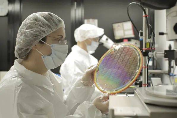 智能隐形眼镜AR技术临床测试突破性解析